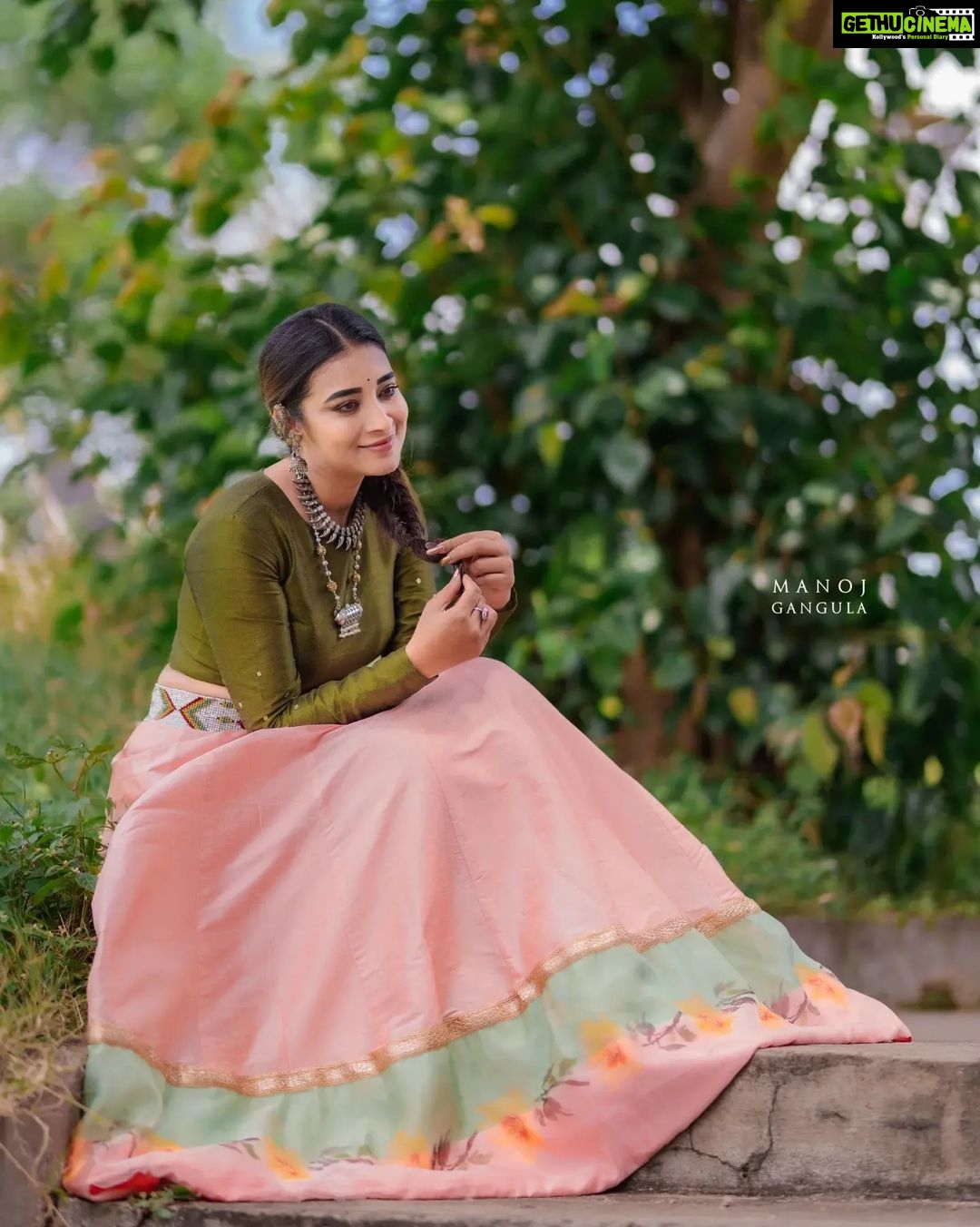 Bhanu Sri Mehra Instagram - Being your own unique ✨️ self is pure beauty 🔱 Wearing: @radheshyam_designer_studio 📸: @manoj_gangula Jewelry: @pretty.jewelbox #tollywoodactress #telugupilla #bhanusree🔥❤️ #actorlife #busy #newclick