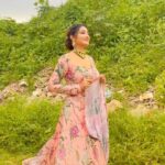 Bhanu Sri Mehra Instagram - 🌸 Outfit by @radheshyam_designer_studio #instagram #instareels #reels #bhanusree🔥❤️ #trending