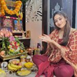 Bhanu Sri Mehra Instagram - Sree Vakratunda mahayakaya suryakoti samapraba nirvignam kuru me deva sarva kaaryeshu sarvada ✨️ Happy Ganesh Chaturti 🔱❤️ #God #devotional #feellingblessed #ganeshchaturthi #treditional #bhanusree🔥❤️