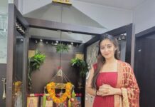 Bhanu Sri Mehra Instagram - Sree Vakratunda mahayakaya suryakoti samapraba nirvignam kuru me deva sarva kaaryeshu sarvada ✨️ Happy Ganesh Chaturti 🔱❤️ #God #devotional #feellingblessed #ganeshchaturthi #treditional #bhanusree🔥❤️