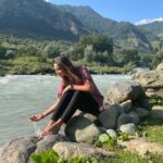 Bhanu Sri Mehra Instagram - Listen to silence it has so much to say 🌸 #instagram #pics #lake #kashmir #lakelove #sunkissed #bhanusree🔥❤️
