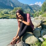 Bhanu Sri Mehra Instagram - Listen to silence it has so much to say 🌸 #instagram #pics #lake #kashmir #lakelove #sunkissed #bhanusree🔥❤️