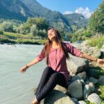 Bhanu Sri Mehra Instagram – Listen to silence it has so much to say 🌸

#instagram  #pics #lake #kashmir #lakelove #sunkissed #bhanusree🔥❤️