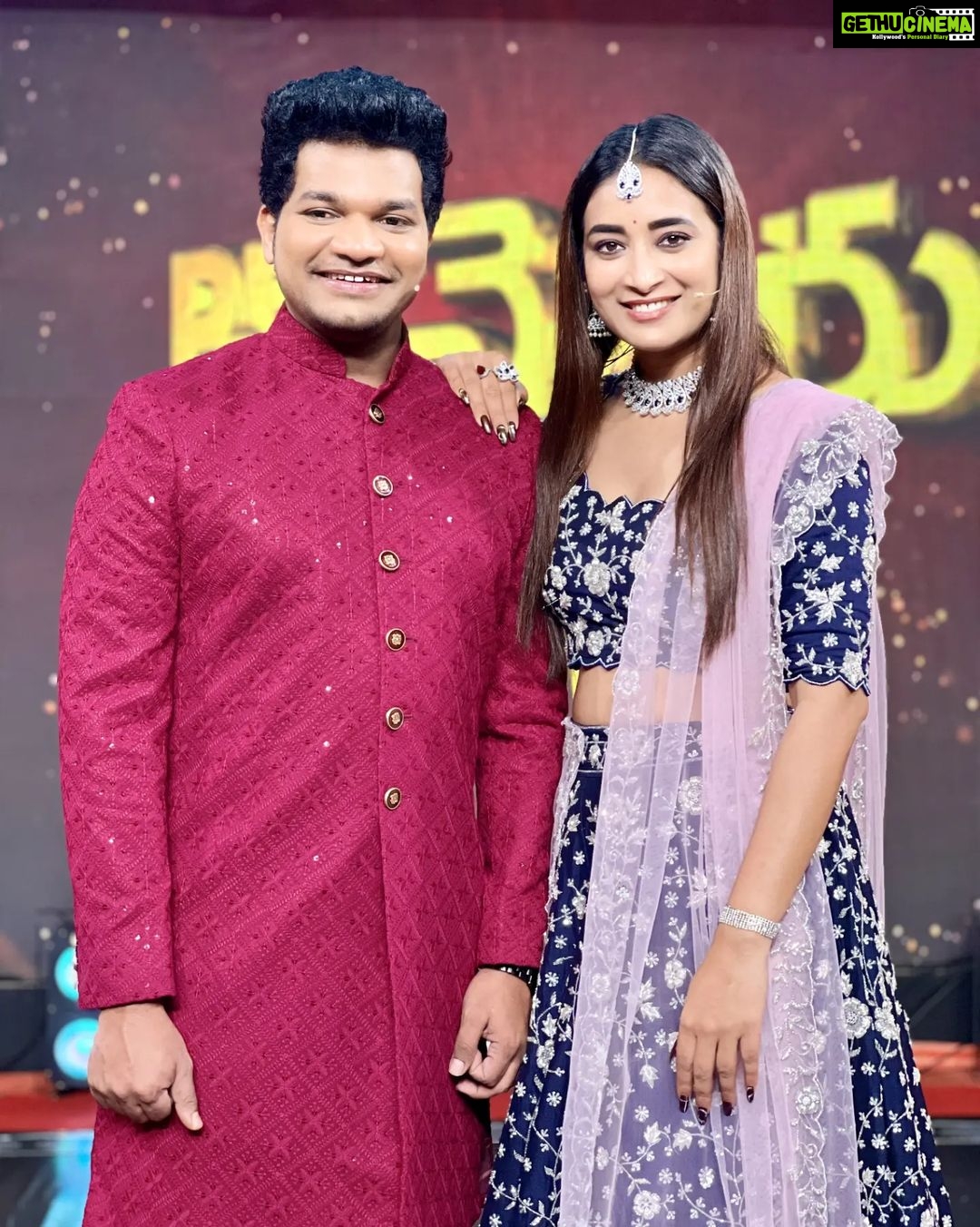 Bhanu Sri Mehra Instagram - Ammoru talli jatara on NTV hosted by me and @jabardasth_avinash Styling : @sahithivarma_official Costume :@vedas_couture Jewellery :@yuvaneerus #festival #mood #hosted #enjoyed #bhanusree🔥❤️