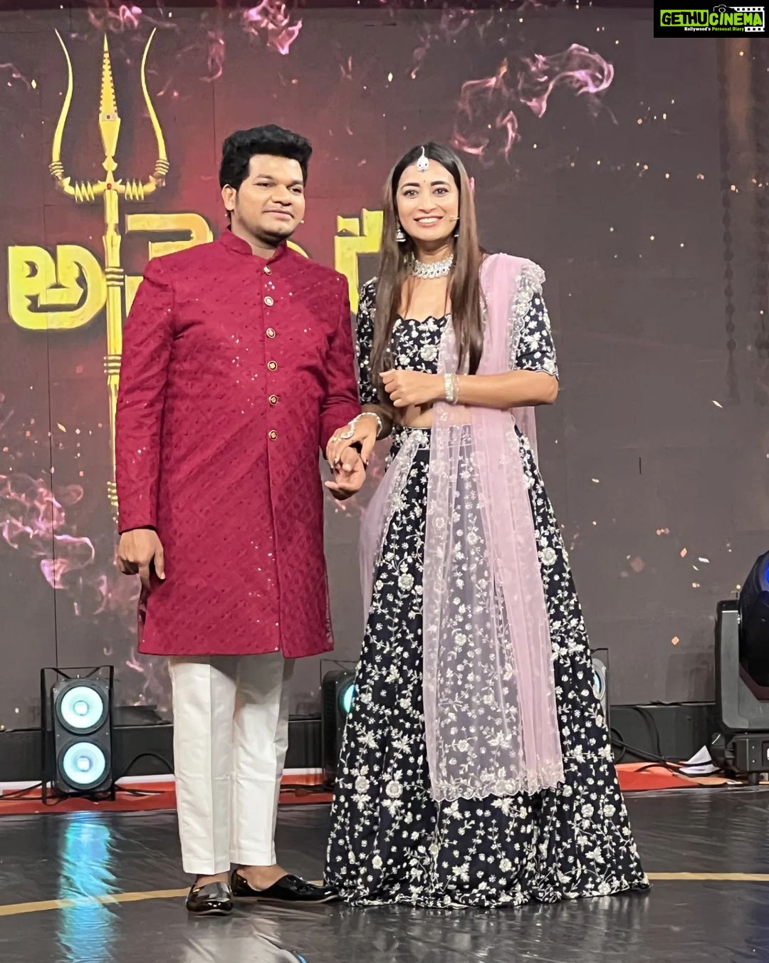 Bhanu Sri Mehra Instagram - Ammoru talli jatara on NTV hosted by me and @jabardasth_avinash Styling : @sahithivarma_official Costume :@vedas_couture Jewellery :@yuvaneerus #festival #mood #hosted #enjoyed #bhanusree🔥❤️