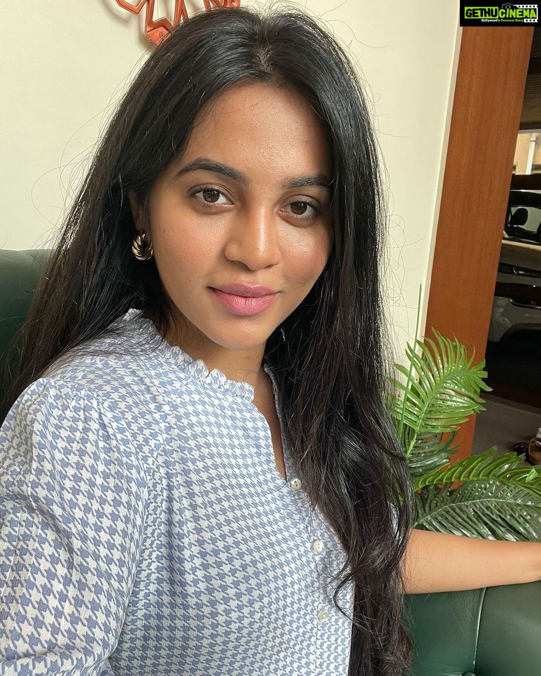 Bhavani Sre Instagram - Today is gonna be a really , really good day for everyone !✨🤗