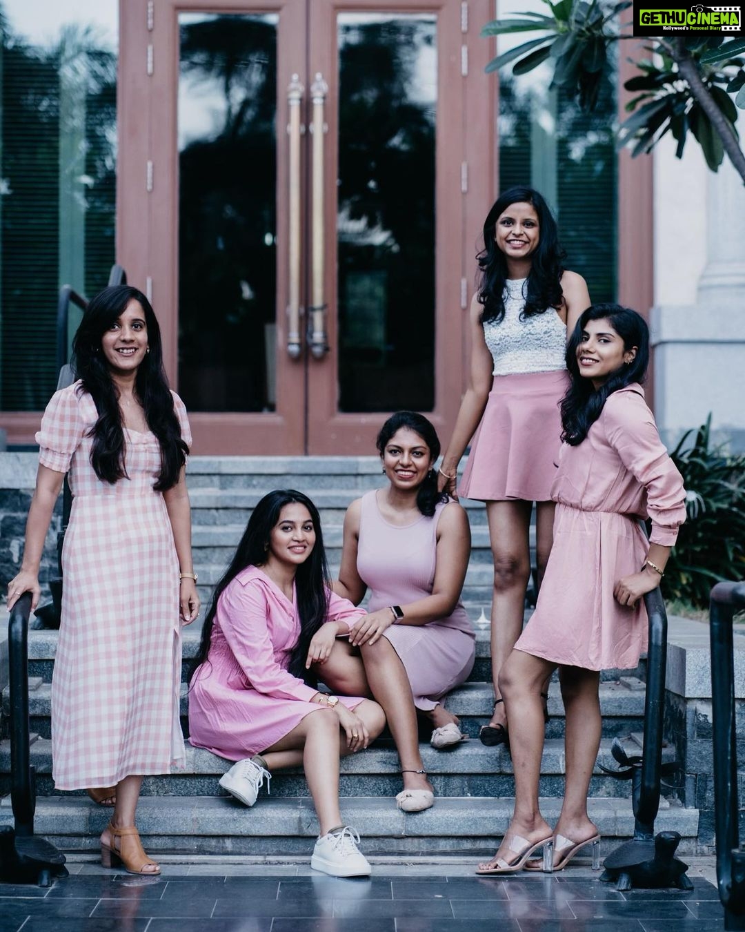 Bhavani Sre Instagram - The most beautiful discovery true friends make is that they grow separately without growing apart !✨✨ My people .❤️