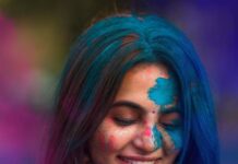 Bhavani Sre Instagram - #happyholi 🌸🎨 @anitakamaraj @rahulravindran @colorsandmirrors