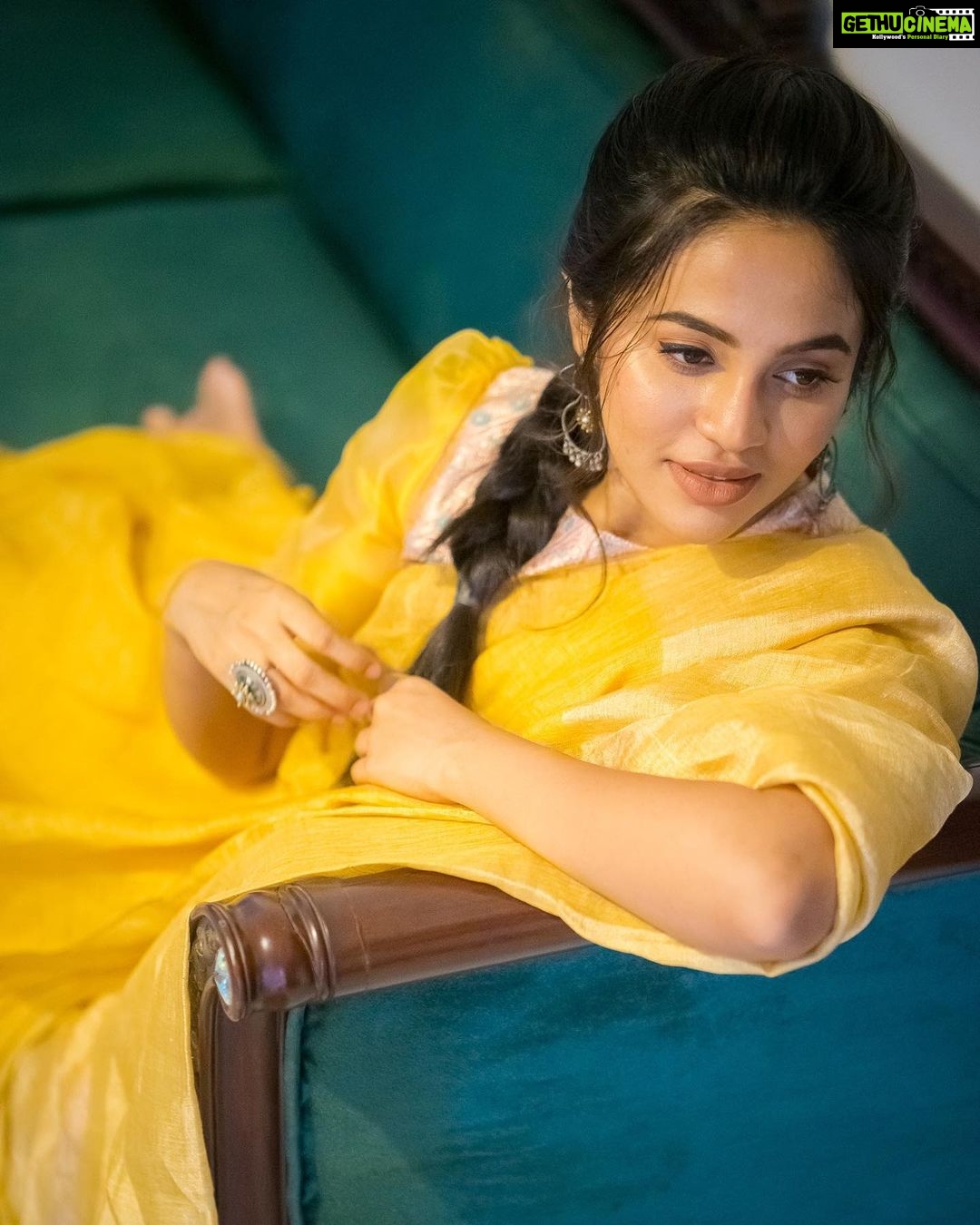 Bhavani Sre Instagram - Photography - @rp3825 Styling - @style.with.kr Make up - @chisellemakeupandhair Hair - @tangled_by_ila Saree - @hashtagazhagi Blouse - @talesofthayal Jewels - @bhavyarameshjewelry Vote of confidence courtesy - @madhuskumar 😂❤️