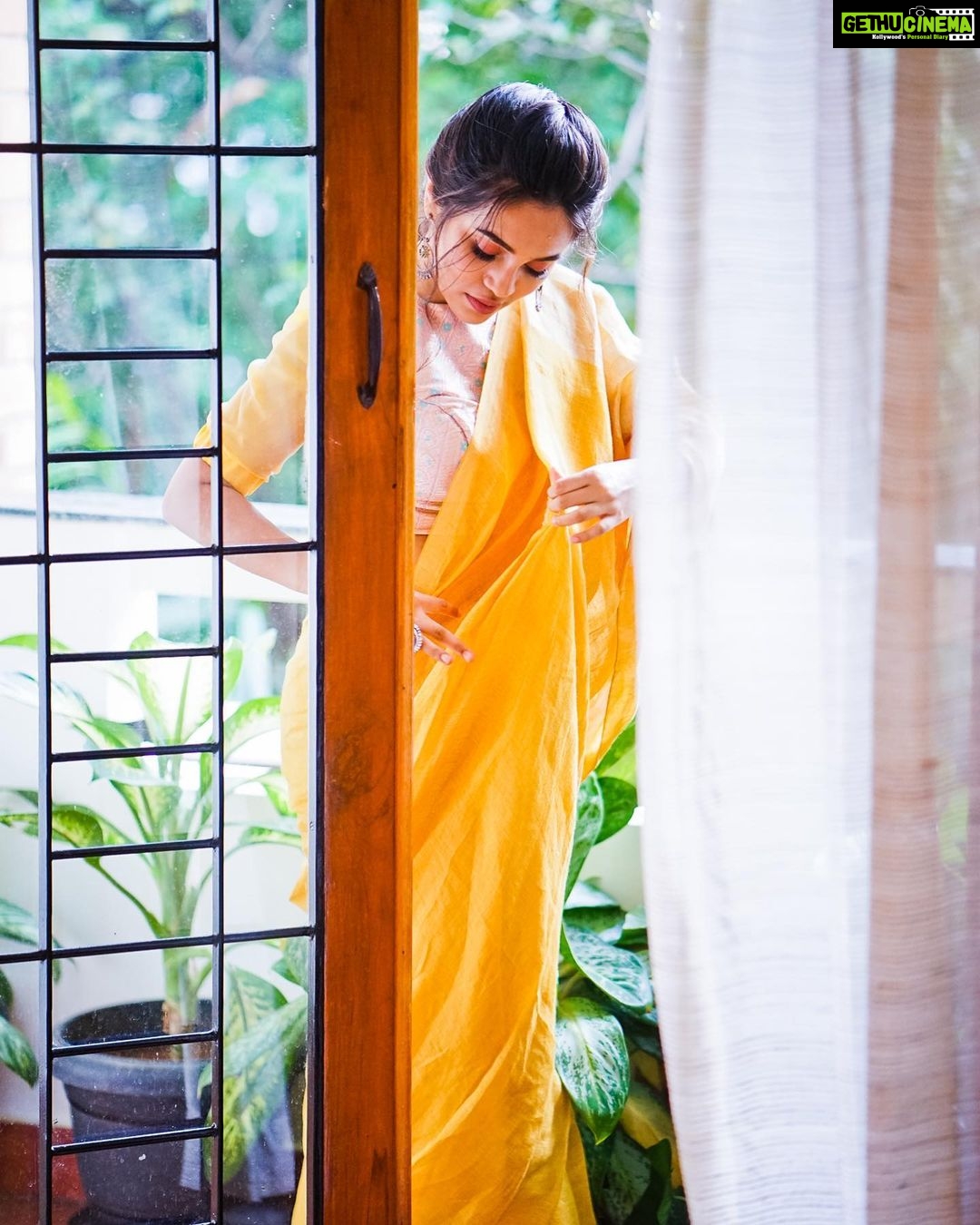 Bhavani Sre Instagram - Photography - @rp3825 Styling - @style.with.kr Make up - @chisellemakeupandhair Hair - @tangled_by_ila Saree - @hashtagazhagi Blouse - @talesofthayal Jewels - @bhavyarameshjewelry Vote of confidence courtesy - @madhuskumar 😂❤️