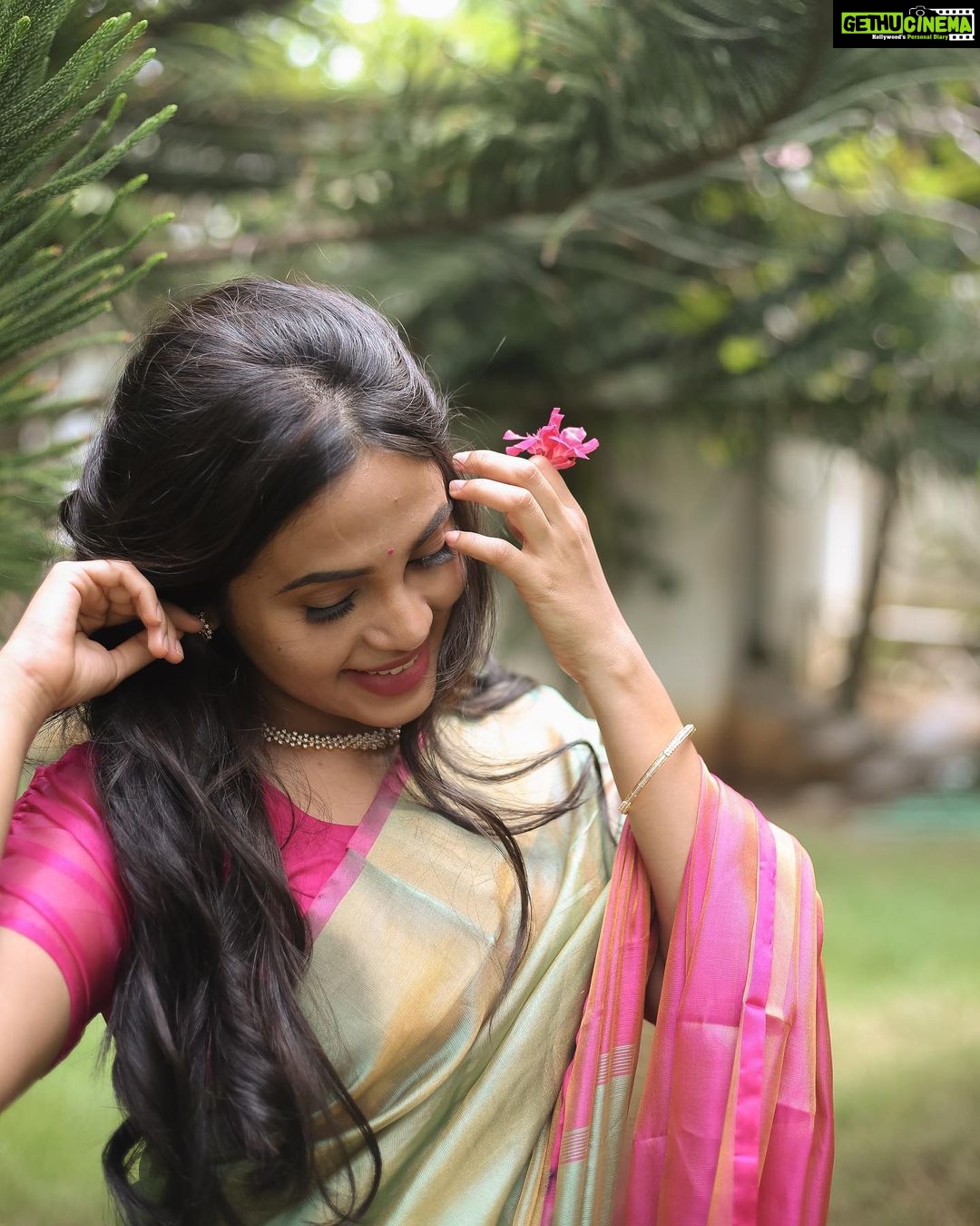 Bhavani Sre Instagram - Saree: @thepallushop Photography: @kanmaniphotography Make-up: @suganthi.themua Hair: @zuci.hairnmakeup Stylist: @style.with.kr Jewellery: @rimliboutique Blouse: @talesofthayal
