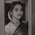 Bhavani Sre Instagram - Saree: @thepallushop Photography: @kanmaniphotography Make-up: @suganthi.themua Hair: @zuci.hairnmakeup Stylist: @style.with.kr Jewellery: @rimliboutique Blouse: @talesofthayal