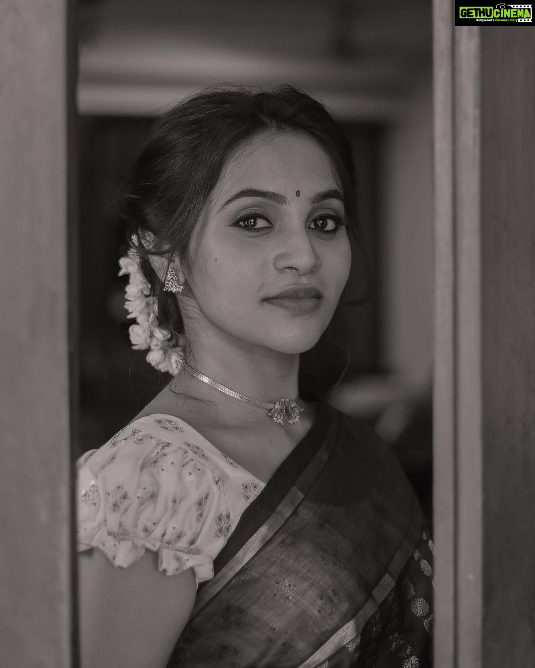 Bhavani Sre Instagram - Saree: @thepallushop Photography: @kanmaniphotography Make-up: @suganthi.themua Hair: @zuci.hairnmakeup Stylist: @style.with.kr Jewellery: @rimliboutique Blouse: @talesofthayal