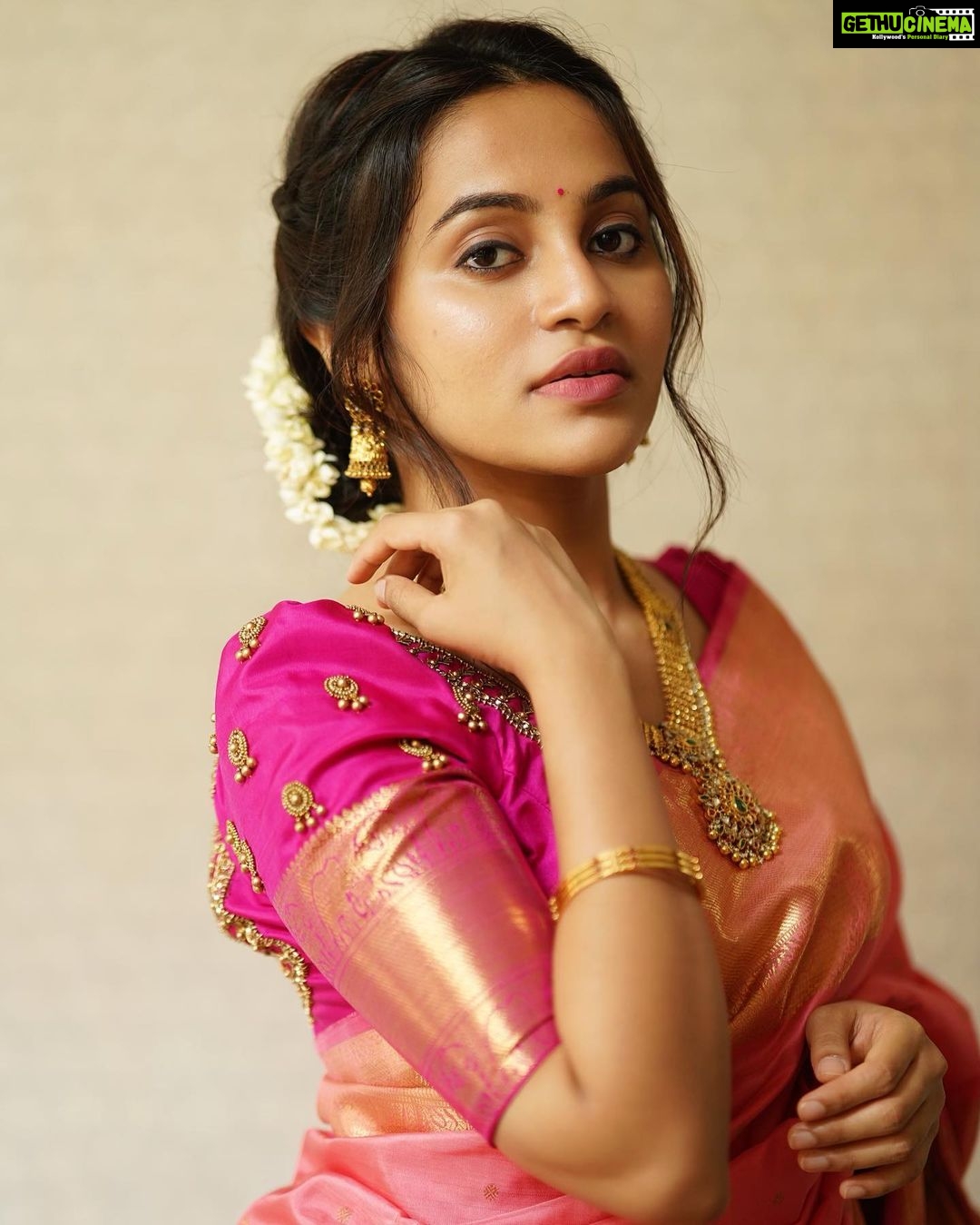 Bhavani Sre Instagram - Hair by : @zuci.hairnmakeup Blouse : @soul__spectrum