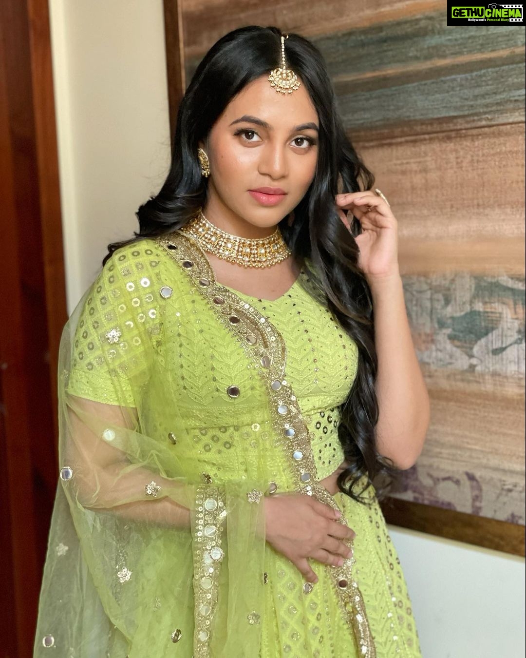 Bhavani Sre Instagram - Jewellery : @rimliboutique Wearing : @officialshrutiagarwal Hair : @kabooki_mua