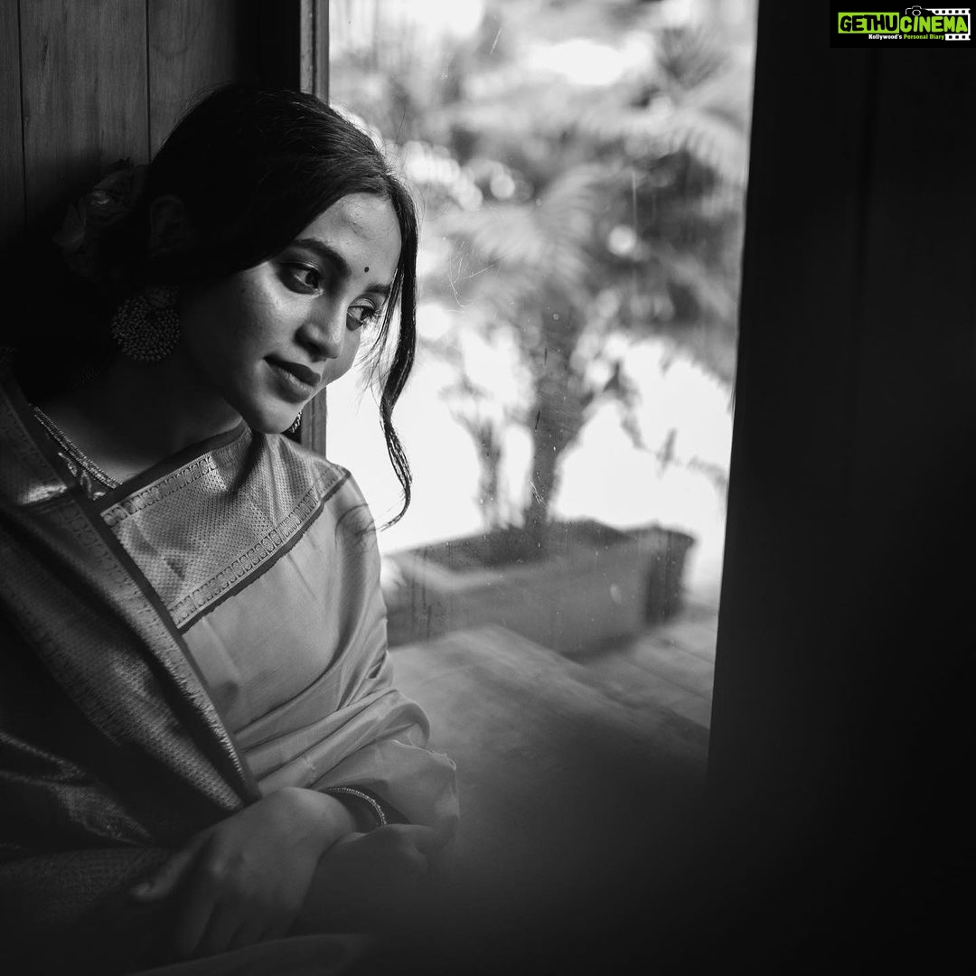 Bhavani Sre Instagram - Shot for: @saaramati Shot by: @vidhyavijay Jewelry: @quillsspills Blouse by: @sajna_bridal_wear_designer Makeup: @thewhimsicalbrushe Hair & draping: @jamunadevraj Styling & creative direction: @theidlytales Content strategist: @hyphenstreak