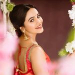 Bhavani Sre Instagram - MUAH: @makeupandhairbyrehana Coordinated by : @makeoverbyimti Wearing : @mabia_mb @priyaregan_84 Jewellery : @mspinkpantherjewel Captured by : @jeevan_wedding_arts Location : @jwa_babies