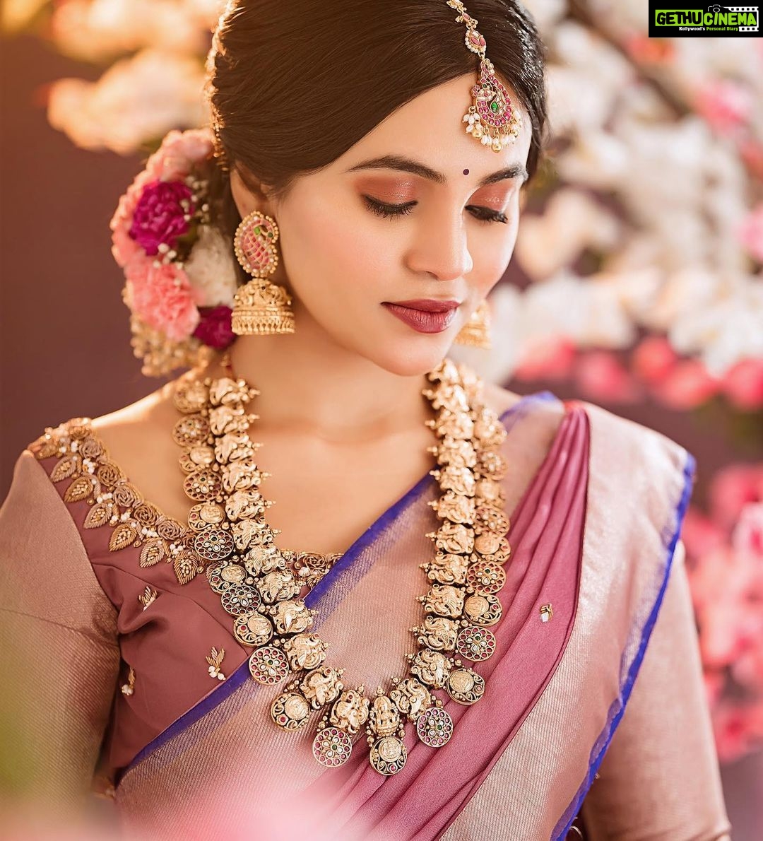Bhavani Sre Instagram - MUAH: @makeupandhairbyrehana Coordinated by : @makeoverbyimti Wearing : @mabia_mb @priyaregan_84 Jewellery : @mspinkpantherjewel Captured by : @jeevan_wedding_arts Location : @jwa_babies