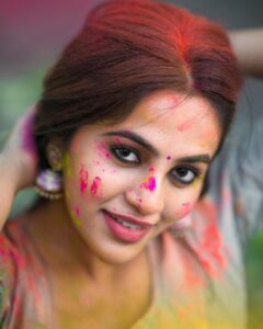Bhavani Sre Instagram - Happy holiii ❤️ @anitakamaraj