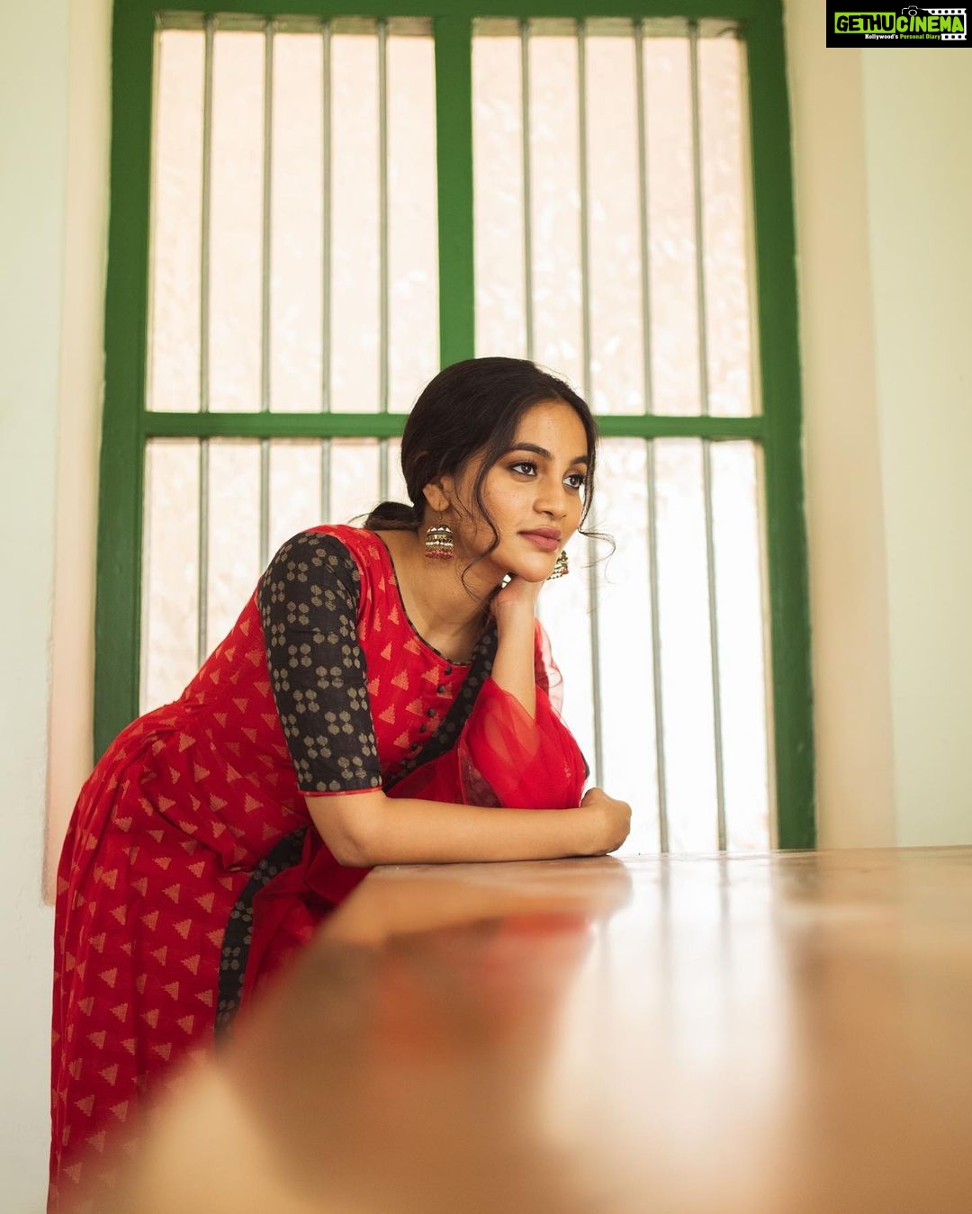 Bhavani Sre Instagram - Wearing : @manjalcouture Photography : @vidhyavijay Hair and makeup : @suganthi.themua Styling : @lavanya_gopal