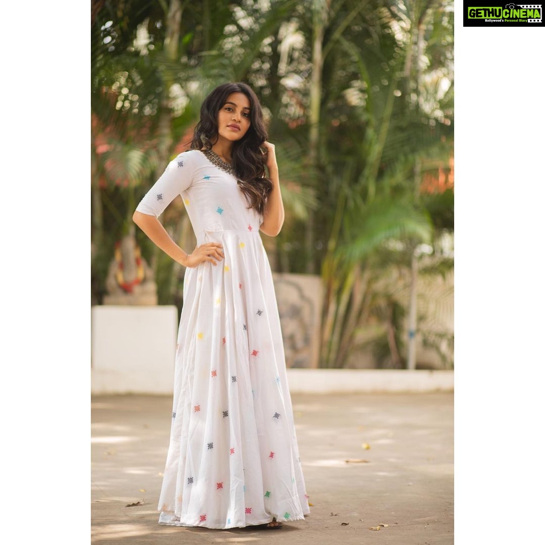 Bhavani Sre Instagram - Wearing : @manjalcouture Photography : @vidhyavijay Hair and makeup : @suganthi.themua Styling : @lavanya_gopal
