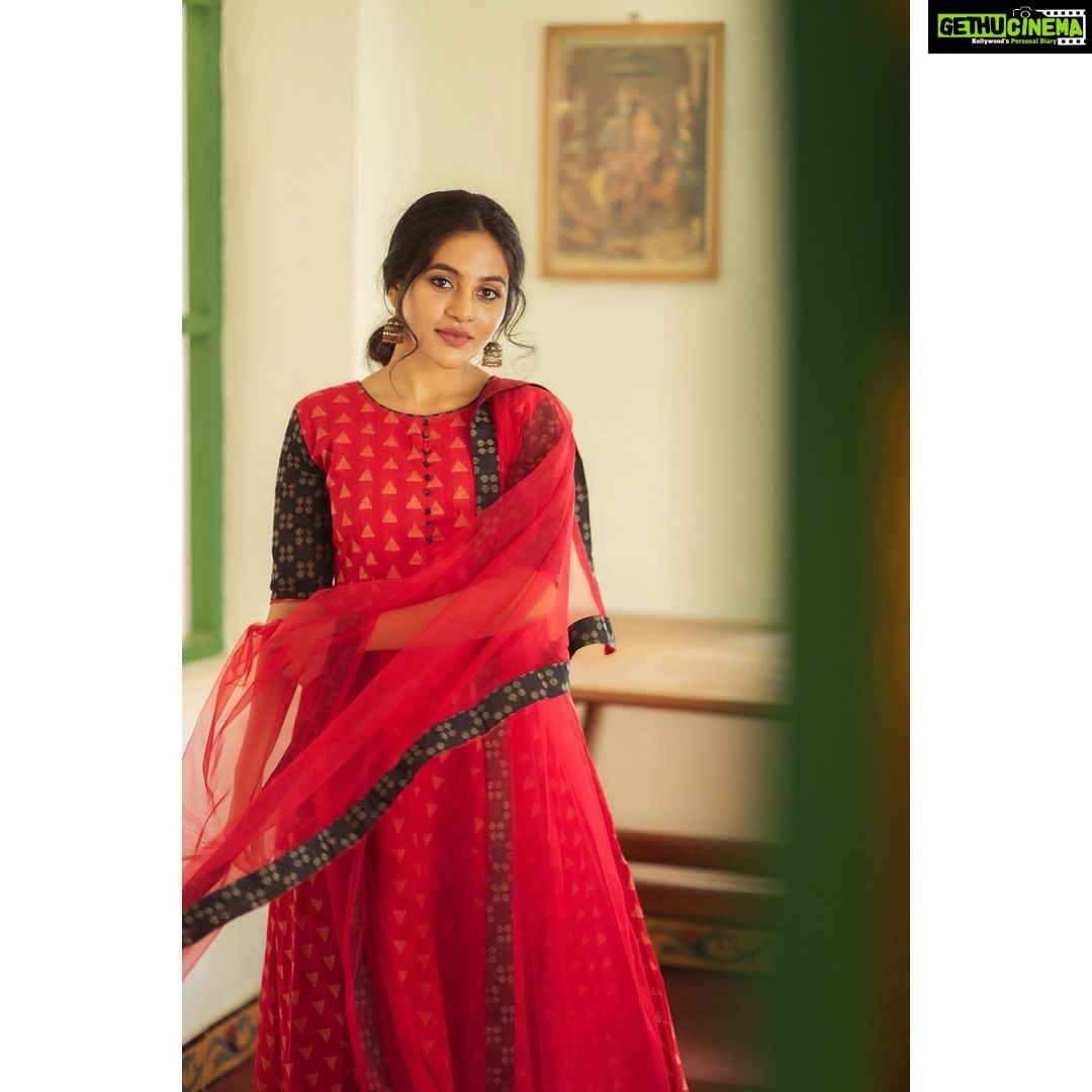 Bhavani Sre Instagram - Wearing : @manjalcouture Photography : @vidhyavijay Hair and makeup : @suganthi.themua Styling : @lavanya_gopal