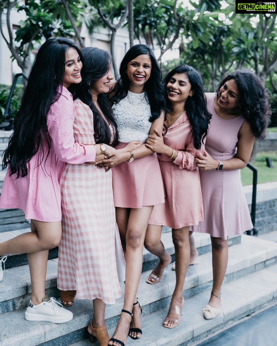 Bhavani Sre Instagram - The most beautiful discovery true friends make is that they grow separately without growing apart !✨✨ My people .❤️