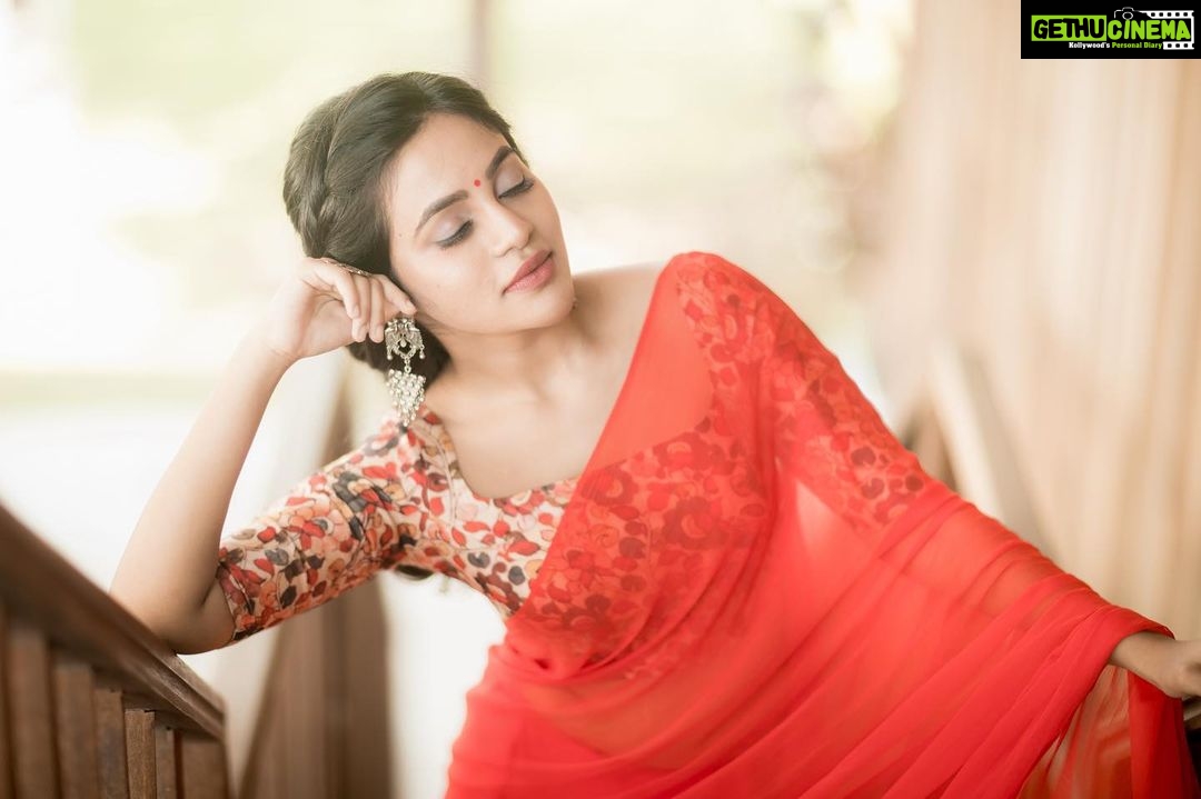 Bhavani Sre Instagram - Please wait for 2 minutes!Would like to take a quick divine nap!ππ Wearing : @swaadh Photography : @camerasenthil Stylist : @swapnaareddyofficial Make up : @artistrybyshanu Hair : @devismakeupartistry Accessories : @yoursethnically
