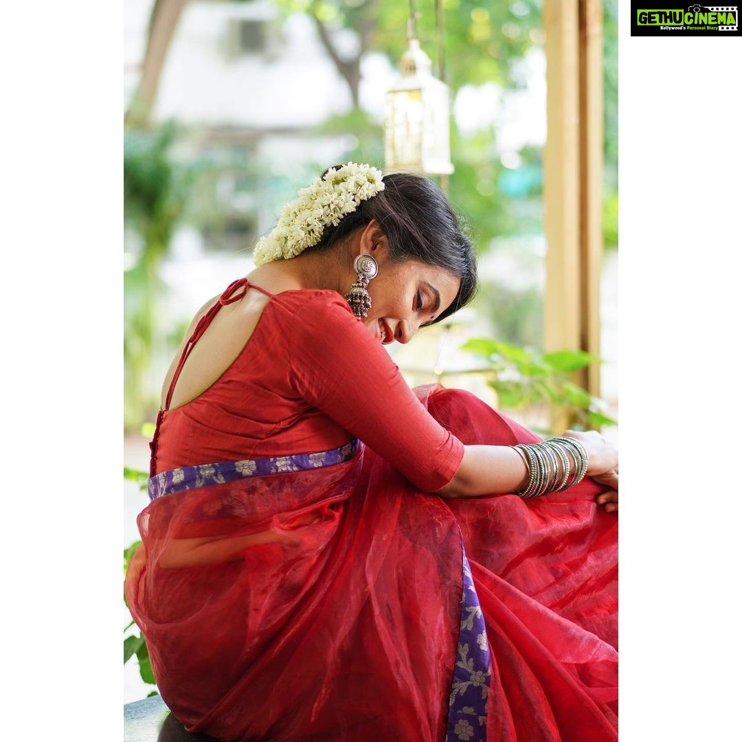 Bhavani Sre Instagram - Wearing : @colorsandmirrors Styling : @beingroofa Photography : @anitakamaraj Makeup : @vishualizemua