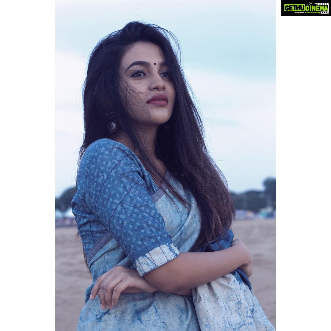 Bhavani Sre Instagram - வானில் தேடி நின்றேன்.. Photography : @kanmaniphotography 🦋
