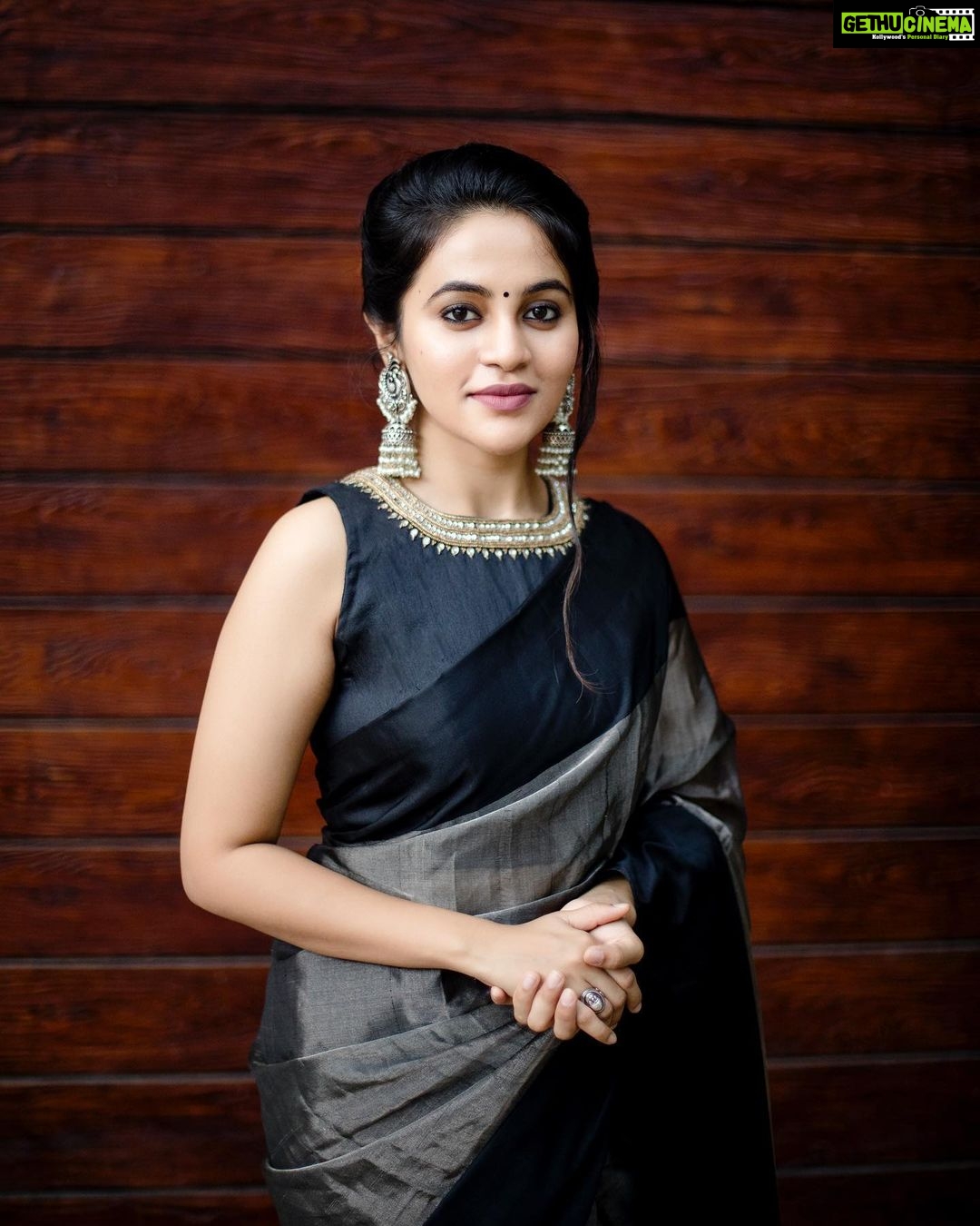 Bhavani Sre Instagram - Photography : @kiransaphotography Wearing : @anjushankarofficial Accessories : @rimliboutique Hair : @maryisabella20 #saree #black #happygirlsaretheprettiest
