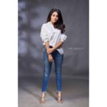 Bhavani Sre Instagram - @srivenkat x @chisellemakeupandhair x @natashaabothra x @feeltwenty #white #photography #casual #shoot