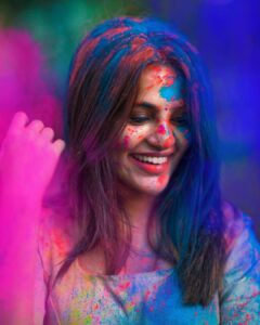 Bhavani Sre Instagram - Good old Holi picture which always remains as my favorite . By @anitakamaraj , @rahulravindran and @beingroofa !

Happy holi you guys 🌸