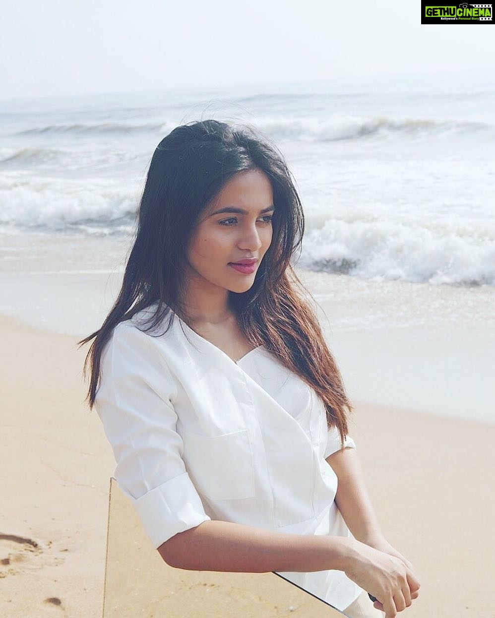 Bhavani Sre Instagram - Thanks for the photograph @madhuskumar !😘❤ #beach #postbox #shoot