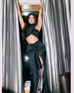 Bhumi Pednekar Instagram - Casually hanging before my winning speech 🖤
@tonywardcouture 
Styled by: @rheakapoor
Style team: @chandiniw @sanyakapoor
📸: @leroifoto
Make up: @sonicsmakeup
Hair: @the.mad.hair.scientist
Heels @nicholaskirkwood 
Earrings @misho_designs 
Hand stack @timelessjewelsby_s 
@gq 
@gqindia