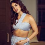 Bhumi Pednekar Instagram - Felt like a 🧜‍♀️ . . . Wearing @garimakarwariyadesigns Styled by @pranita.abhi Hair @hairstories_byseema Makeup by me :) Clicked by @lisadsouza Jewellery @curiocottagejewelry