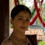 Bhumika Chawla Instagram - Happy Diwali 🪔 to all of you .. May this day bring peace and good health … As it gets dark … we light 🪔 diyas and pray … We burst firecrackers . Pls be safe .. and take care … there are animals who feel scared and get hurt … Have fun with family , friends and company … burst less crackers … take care of the environment and more important the animals 🙏☀️✨ Prayers and duas for all