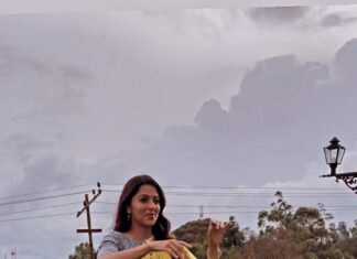 Bhumika Chawla Instagram - ❤️ tune Kaha Maine sun liya … :) ….. —-From the sets of a film … ( the details shall be shared end of the year ) when I get my hands on the hoola hoop :) I can’t resist ..