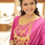 Chaitra Reddy Instagram – Visit Pothys Swarna Mahal, the biggest Jewellery Showroom in Chennai. Be it Gold,Silver, Diamond and Platinum, they have it all. Enjoy Rs.500 OFF per sovereign on all Gold jewellery throughout this year. This Diwali, Pothys Swarna Mahal is definitely my favourite place to shop and save!

#PothysSwarnaMahal #goldjewellery #goldshop #bridaljewellery #diamondring #weddingjewellery  #antiquejewelry #goldsavingsscheme #trendingreels #tamilreels