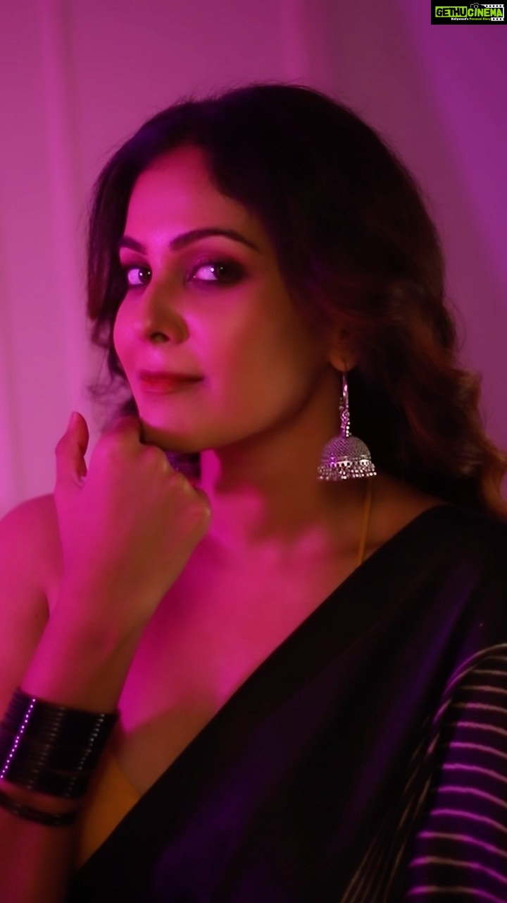 Chandini Tamilarasan Instagram - Happy weekend fam ❤️ Team📸: @the.portrait.culture @shotsbyuv @studio_j_by_jagadhish @sat_narain Mua - @mua_supriya Hairstylist - @prem_hairstyle Assisted by @ramanna386 Video Cuts and edits: @simionnura #chandinitamilarasan #chandini #ponniyinselvan #sol Chennai, India