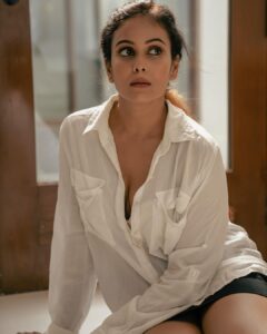Chandini Tamilarasan Instagram - “The way I see it,If you want the rainbow you gotta put up with the RAIN “ 📸 - @thestoryteller_india ✨ Styling - @navadevi.rajkumar ✨ Mua - @anupama.krishnamachari ✨ Hairstylist - @prem_hairstyle ✨ #chandinitamilarasan #chandini #tamil #tamilactress #photoshoot InterContinental Chennai Mahabalipuram Resort