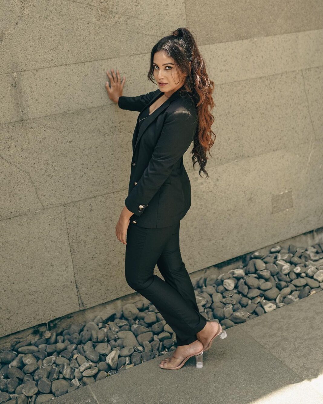 Chandini Tamilarasan Instagram - Which one is your fav. ? 📸 - @thestoryteller_india ✨ Styling - @navadevi.rajkumar ✨ Outfit - @vynod.sundar Mua - @anupama.krishnamachari ✨ Hairstylist - @prem_hairstyle ✨ #chandinitamilarasan #chandini #tamil #tamilactress #photoshoot InterContinental Chennai Mahabalipuram Resort