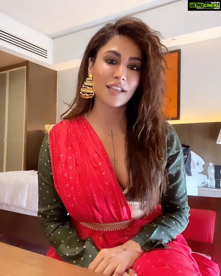 Chitrangada Singh Instagram - Here is wishing you all have a beautiful Diwaliiii ! β¨πͺ .. may it be a blessed one with your families β€οΈπβ¨ β¦ and you share that light n love with all around .. ππΌπ«π . . #tBwaliDiwali #trueBrownsxChitrangda #trueBrowns