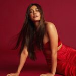 Chitrangada Singh Instagram - …feel like a warm red autumn! ❤️‼️ . . . Makeup @yashaswinigupta_makeup Hair @pushkinbhasin Styled by @namitaalexander Outfit @arokaofficial Camera 📸 @rahuljhangiani
