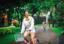 Daisy Shah Instagram - Here’s ur reminder @travelwithjourneylabel that it’s time to do this again! #trowbacktuesday . . . #journeylabel #travelwithjourneylabel #thinkholidaythinkjourneylabel #yourarespecial