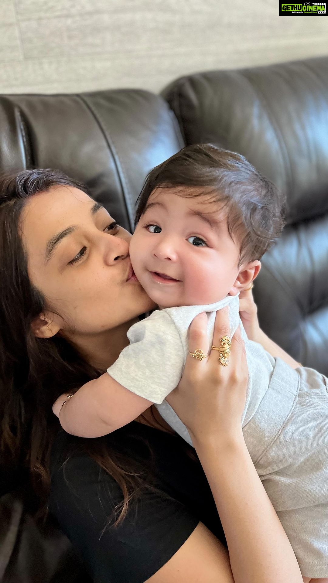 Darshana Banik Instagram - Finally met my nephew……my angel boy Vihaan 😇🥰🤩💕 #baby #nephew #babyboy #cutebaby #babiesofinstagram #babyreels #reel #reels #reelitfeelit #sanfrancisco #sanfranciscobayarea #bayarea #mountainview #california #usa Mountain View, California