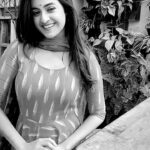 Darshana Banik Instagram – A very happy birthday to my all time favourite #suchitrasen 🎂💕❣️

#blacknwhite #bollywoodsongs #reels #reelsinstagram #reelitfeelit #60s