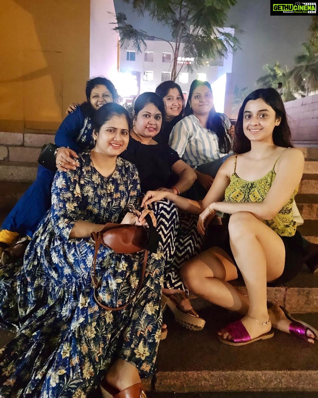 Darshana Banik Instagram - Swipe left to see how we recreated a picture,taken in 2017 (the last picture in this carousel) ๐ฌ๐๐ My constants for more than 21 yearsโฆ #sunday