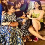 Darshana Banik Instagram - Swipe left to see how we recreated a picture,taken in 2017 (the last picture in this carousel) 😬😂💕 My constants for more than 21 years… #sunday