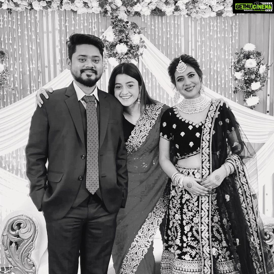 Darshana Banik Instagram - Abhi, my partner in crime since high school days got hitched ❣️ Those close to me, know how special you are to me. Cheers to your swag, punchlines and indomitable spirit❣️Wish you and Disha an awesome married life. #sultanmirza 😀 Beyzaa